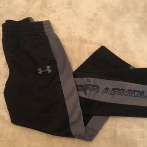 Gently worn under armor boys pants